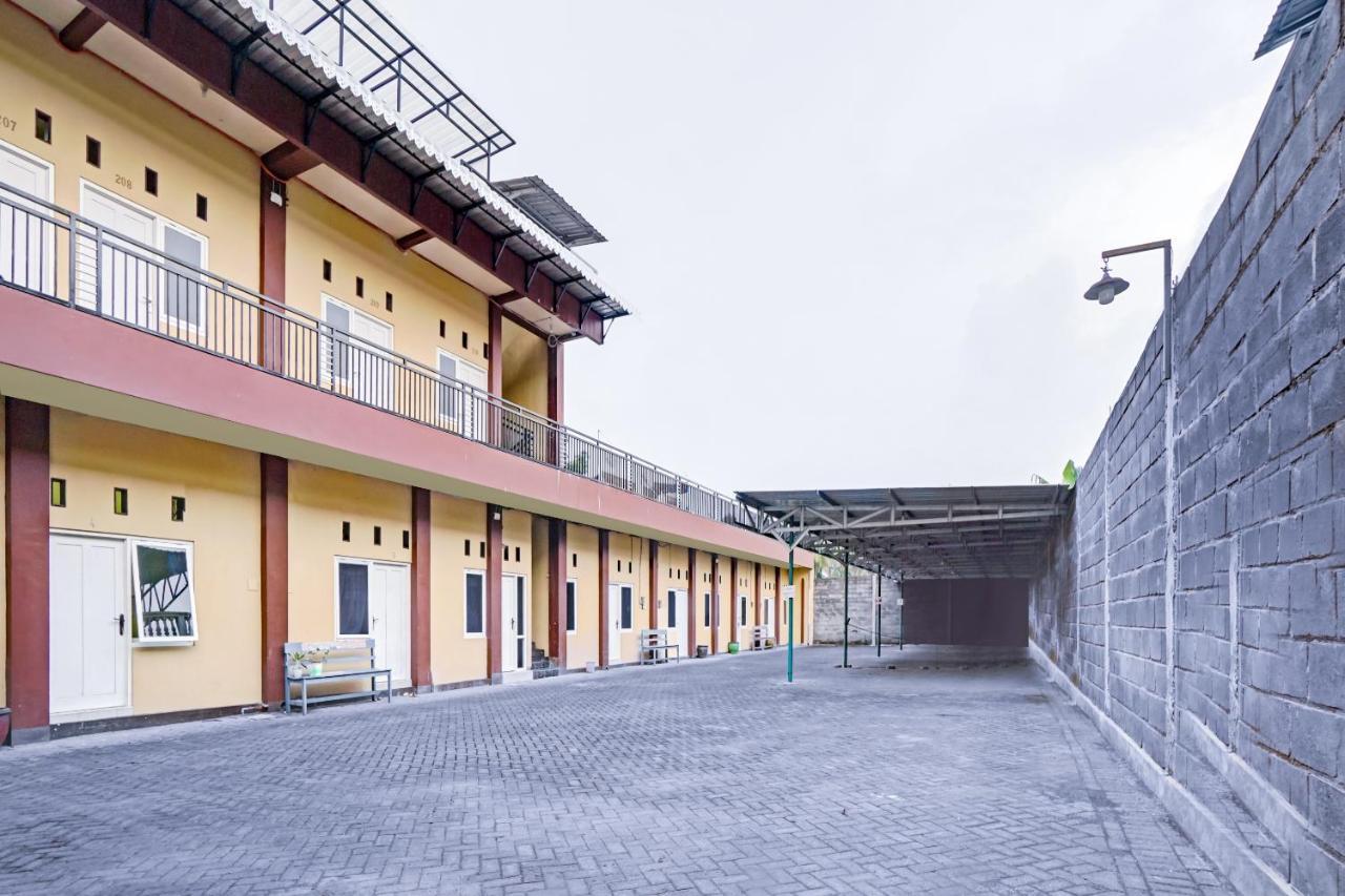 Oyo 3298 Bromo Guest House Family Malang Luaran gambar